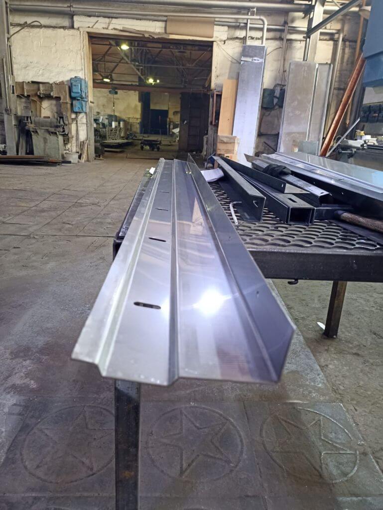 Нержавеющие детали для ледовой арены фото 1